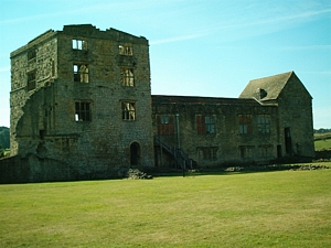 Helmsley Castle: Photograph the exterior of the western range and tower