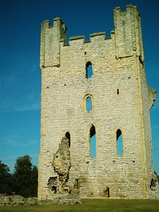 Helmsley Castle: Photograph of one of the western wall of the east tower-keep